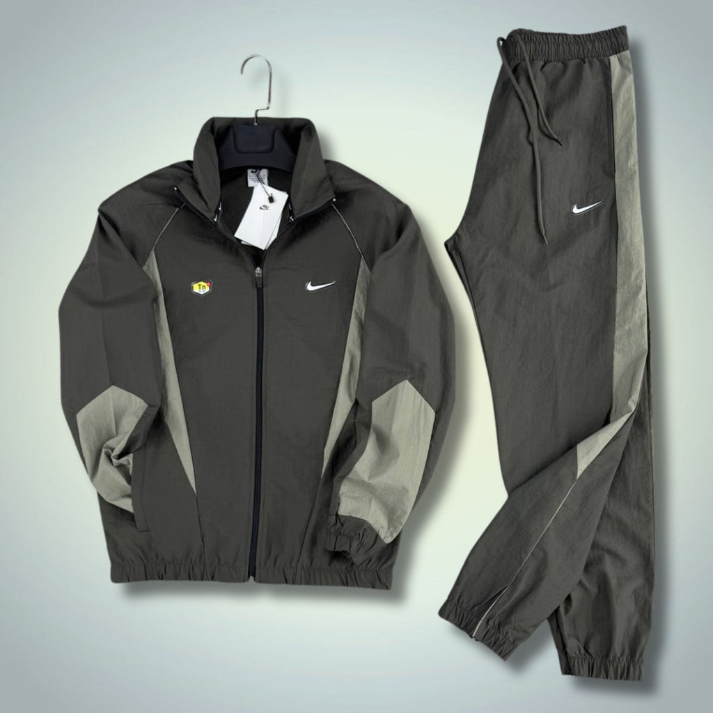 Nike TN trening bărbați impermeabil, verde închis-oliv. Premium