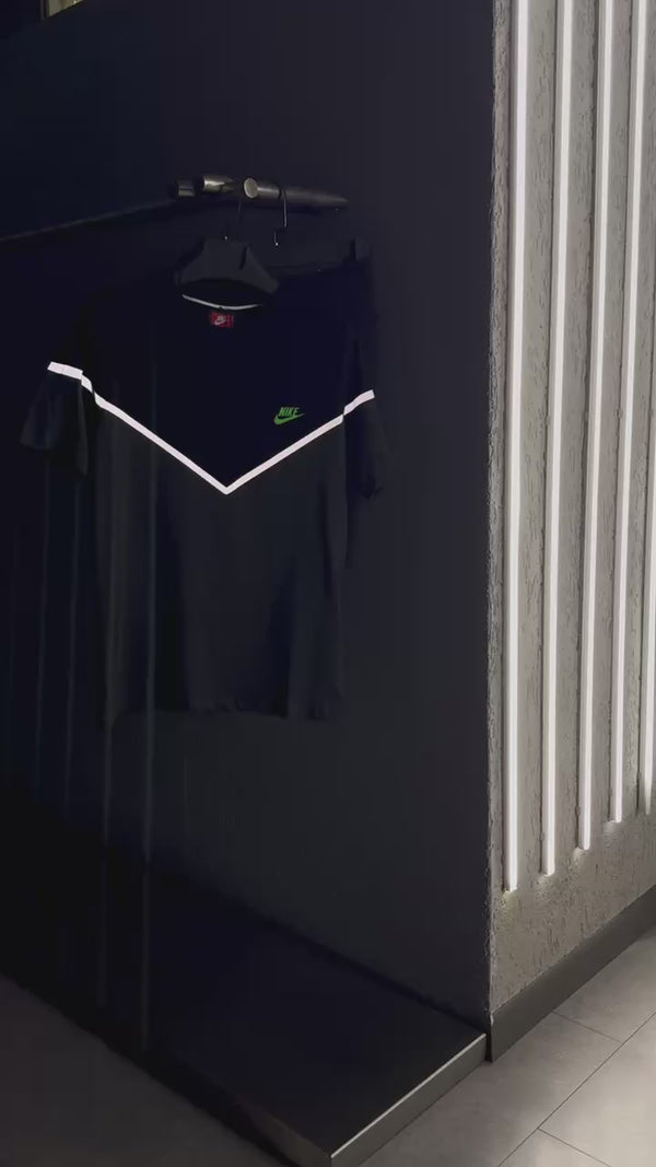 Set cu pantaloni scurți pentru bărbați Nike Reflective Tech Fleece, negru - grafit. Calitate premium