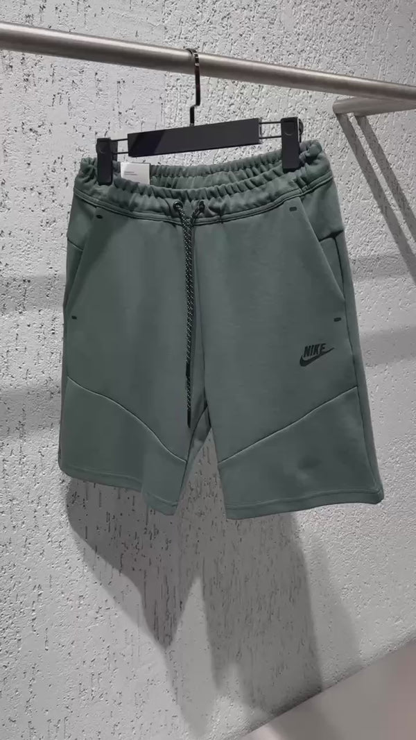 Pantaloni scurți sport Nike Tech Fleece pentru bărbați, grafit. Model 2024. Calitate premium