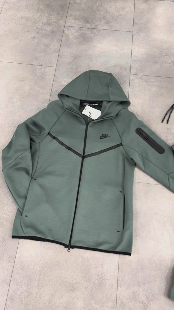 Trening bărbați Nike Tech Fleece, verde salvie. Model 2024. Calitate premium